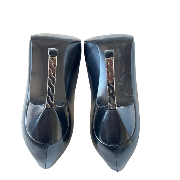 Stuart Weitzman / SZ 7.5 B/ Black Leather Pumps / Gun Metal Heel - Picture 4 of 4